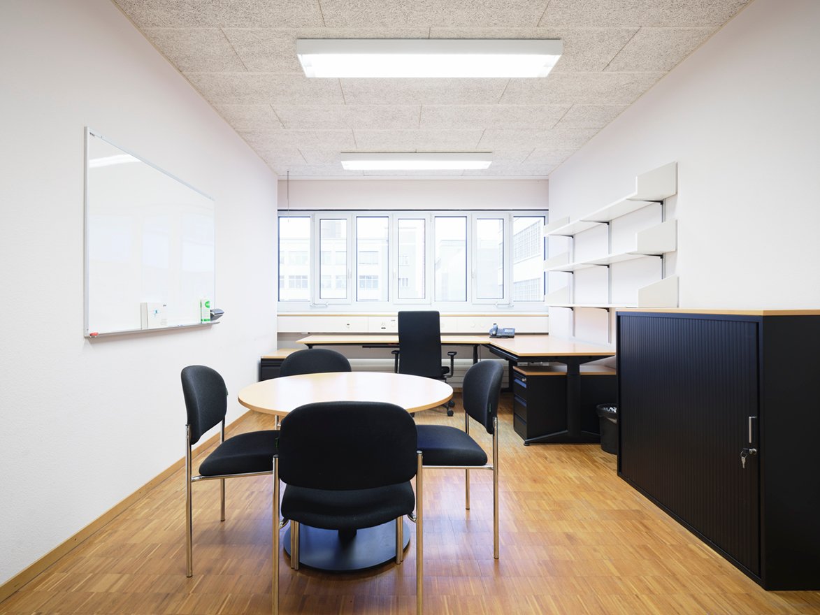 1600m² office