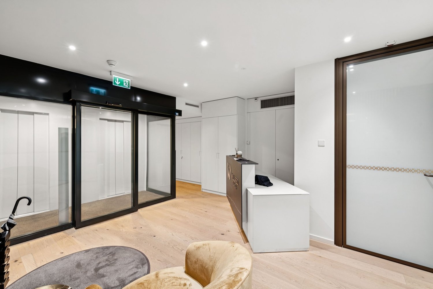 350m² Büro, Foto 1 von 7