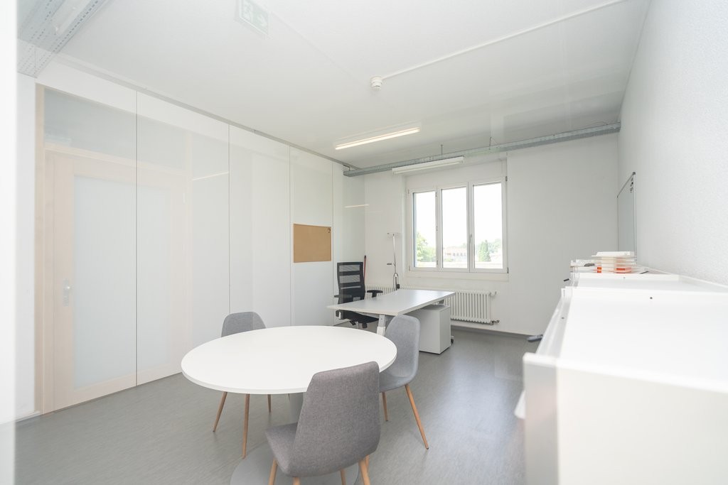 22m² office