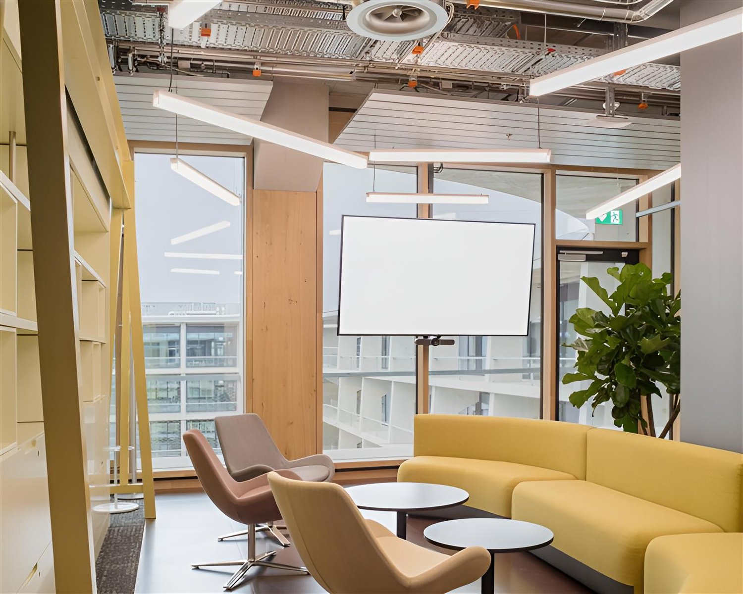 2000m² office