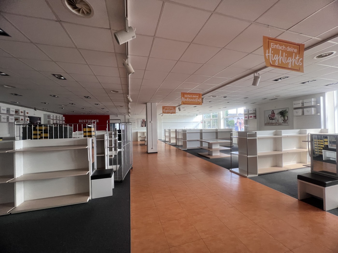 630m² shop, Foto 5 von 5