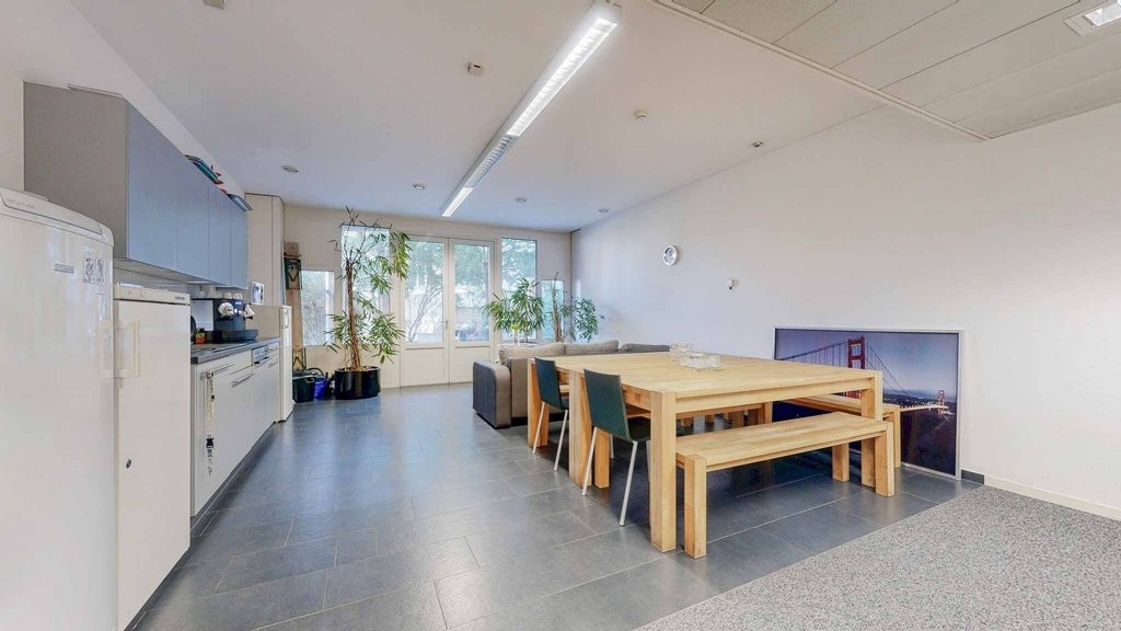 432m² office