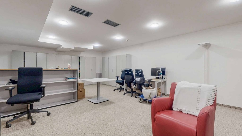 432m² office