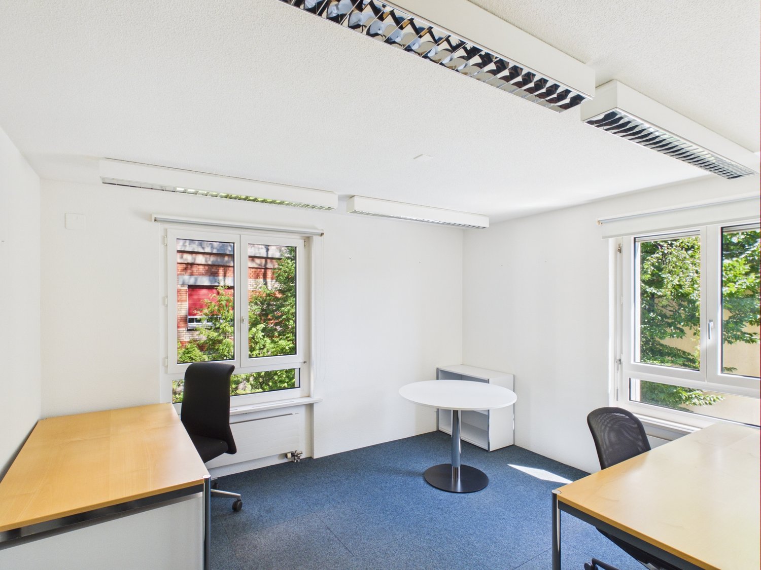 697m² office