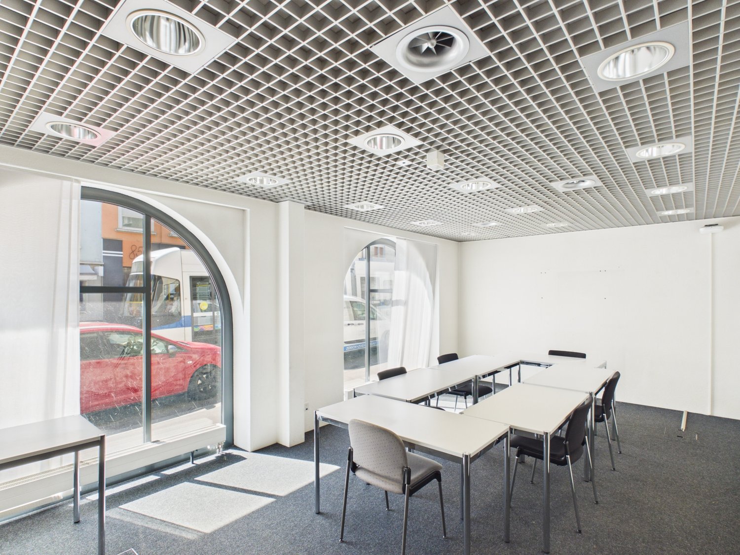 697m² office