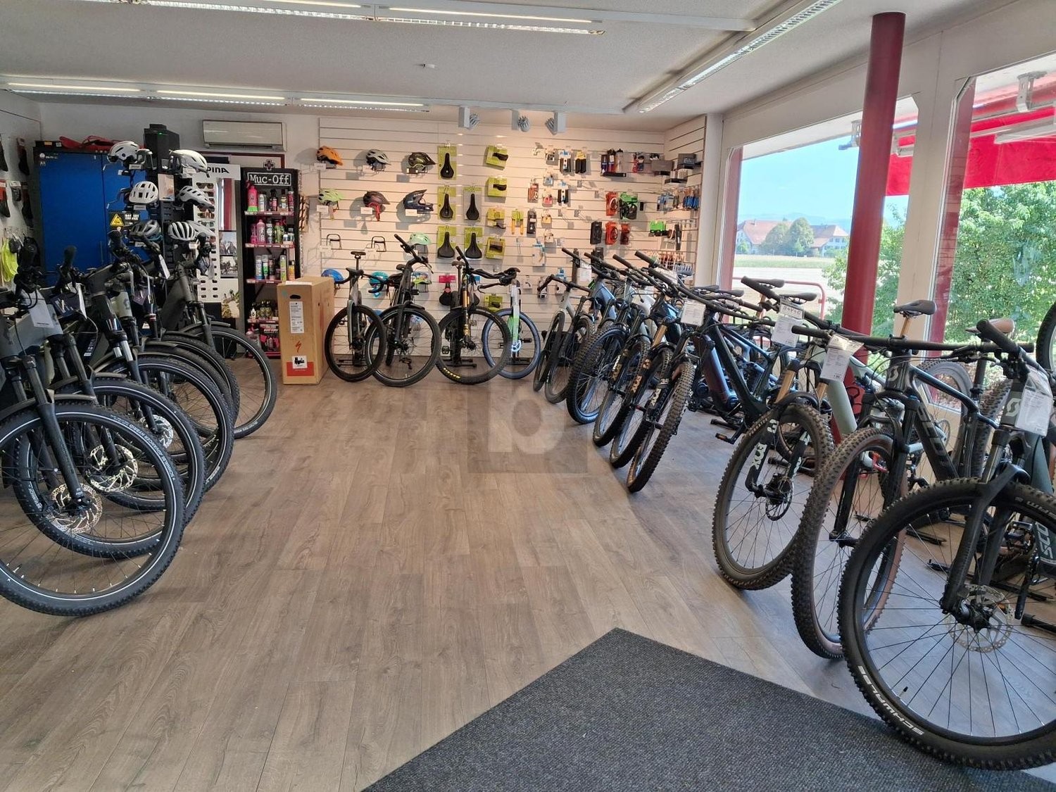 280m² shop, Foto 2 von 4