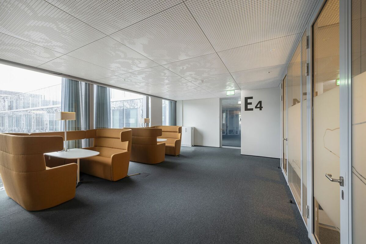 2800m² office