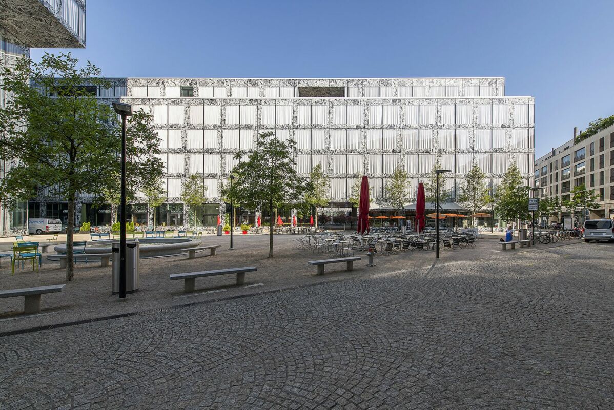 2800m² office