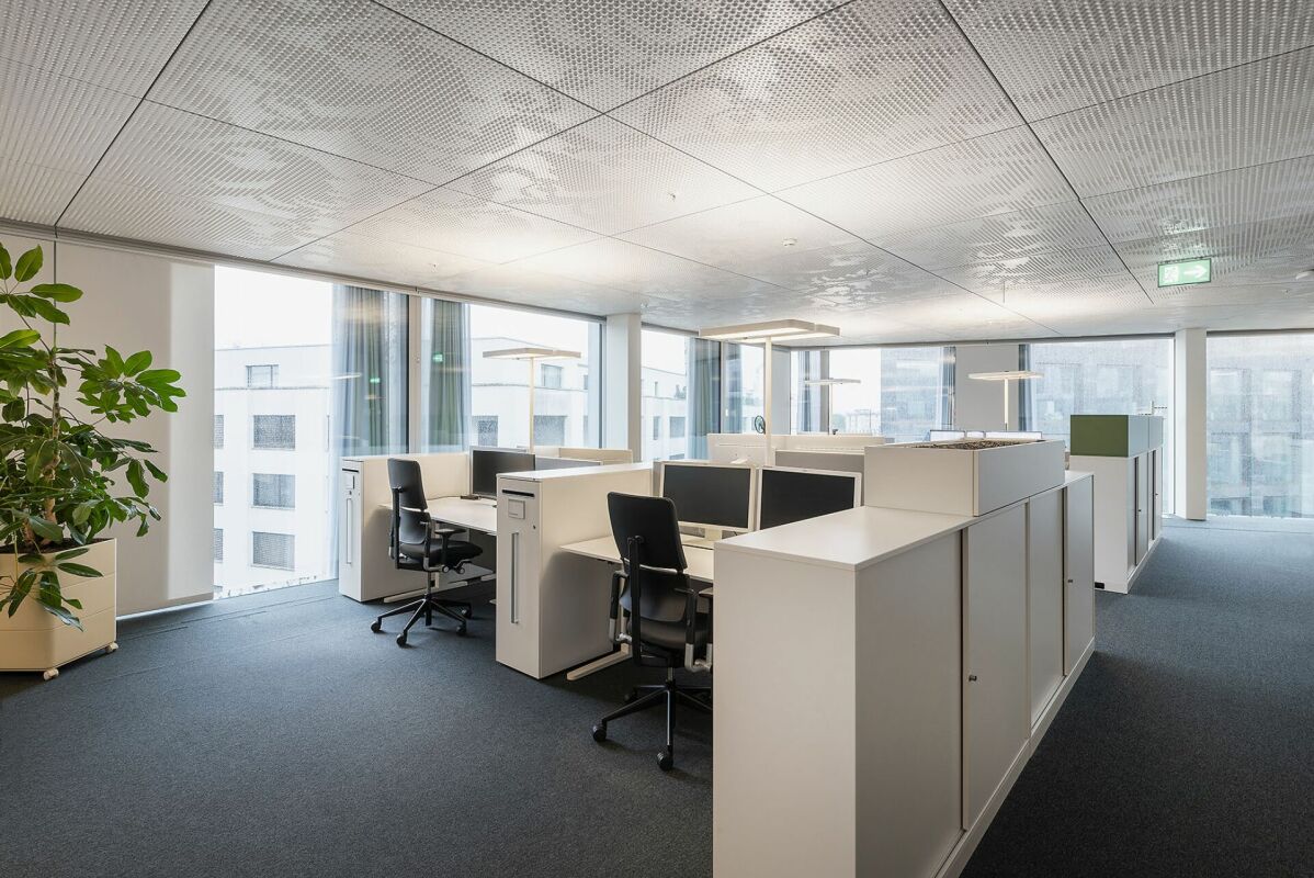 2800m² office