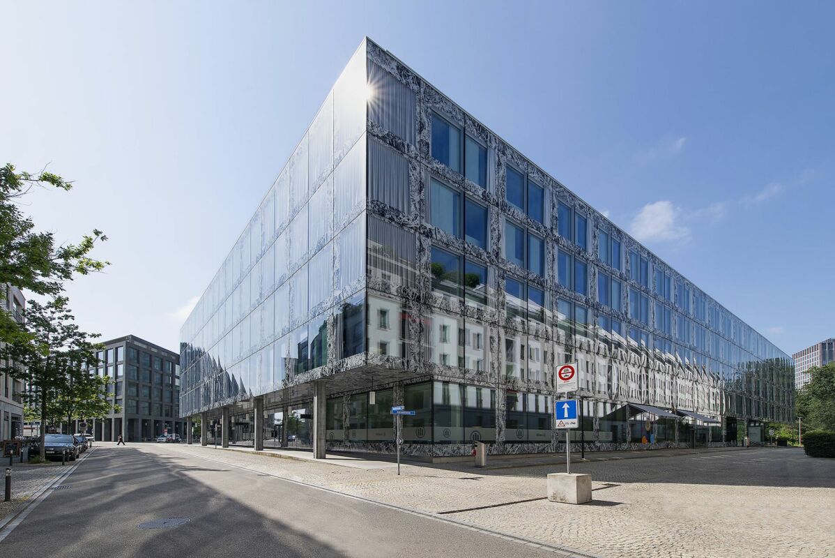 2800m² office