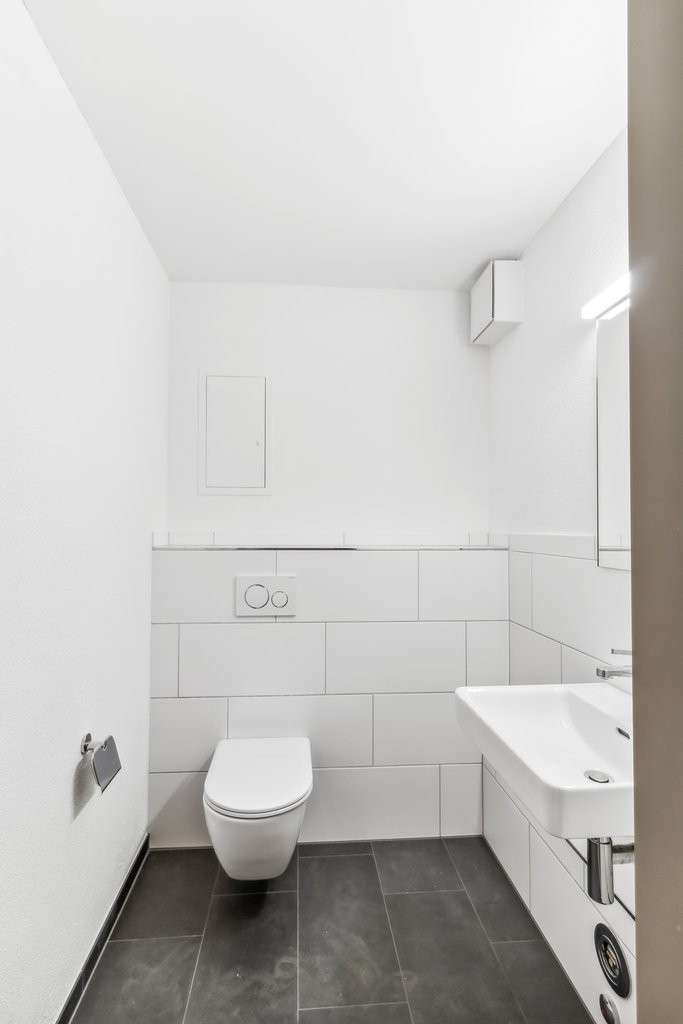 162m² storage room