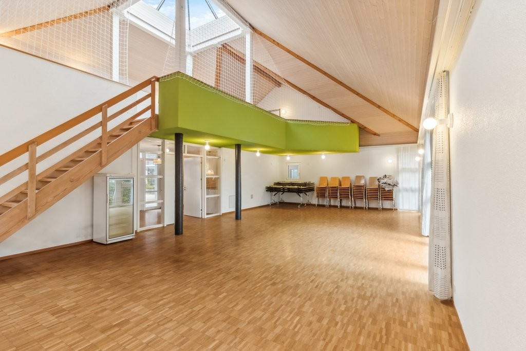 162m² storage room
