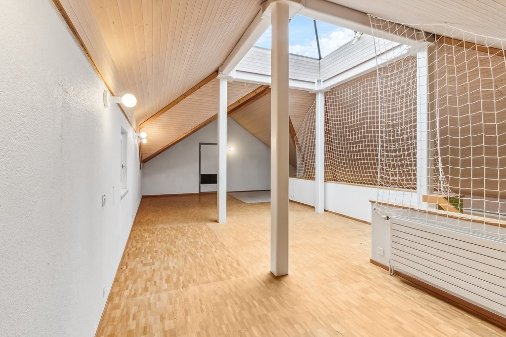 162m² storage room