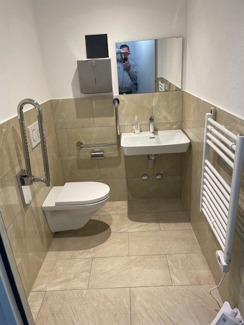79m² commercial