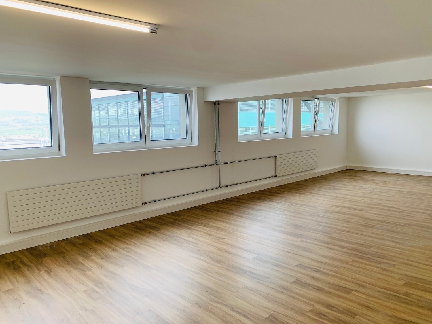 79m² commercial