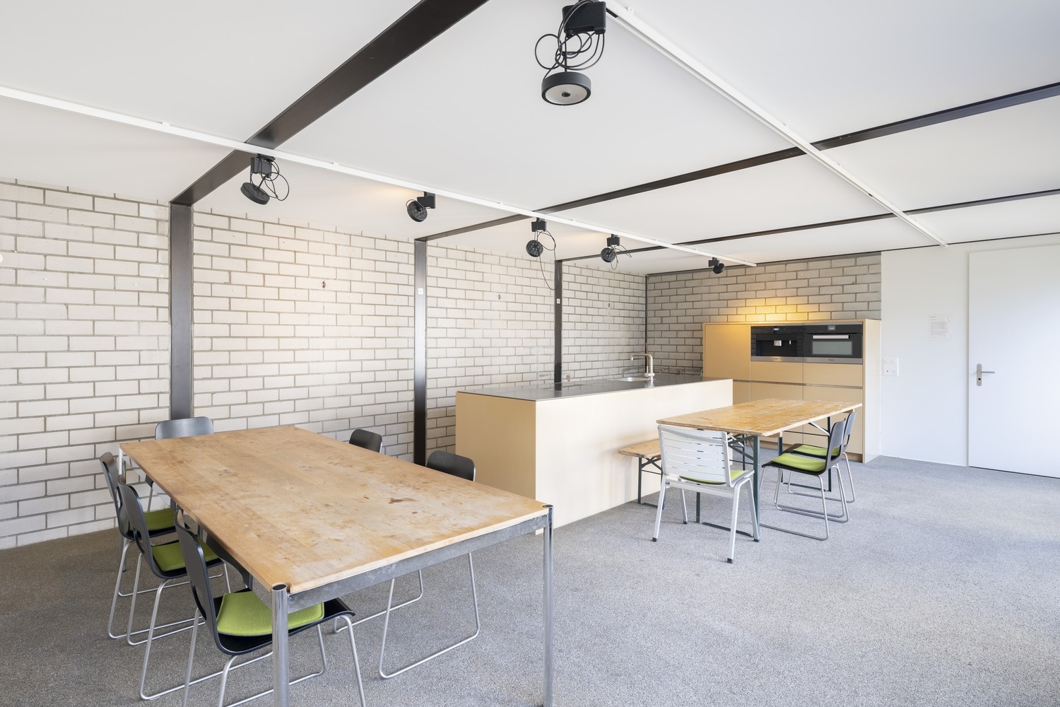 151m² office
