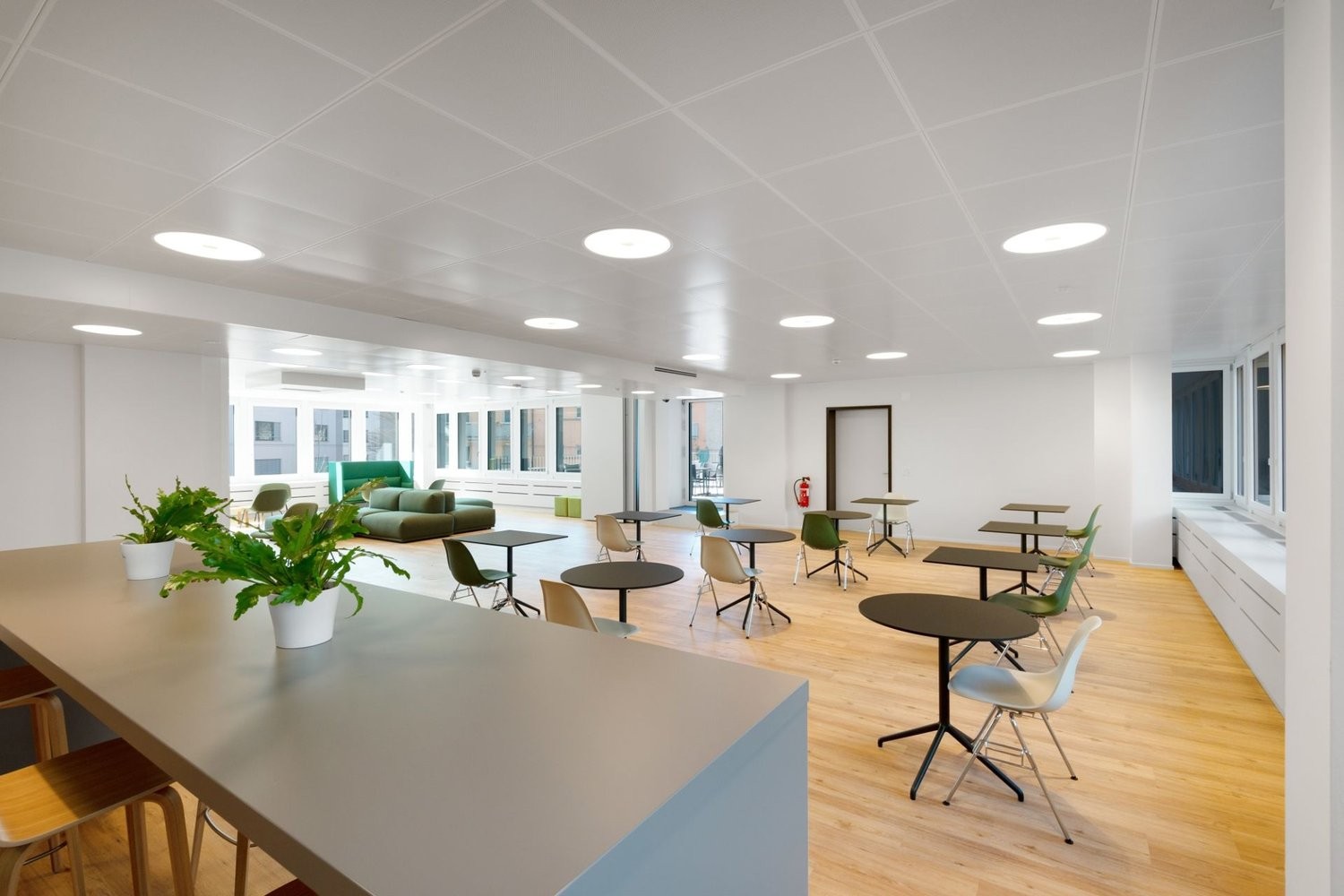 356m² office