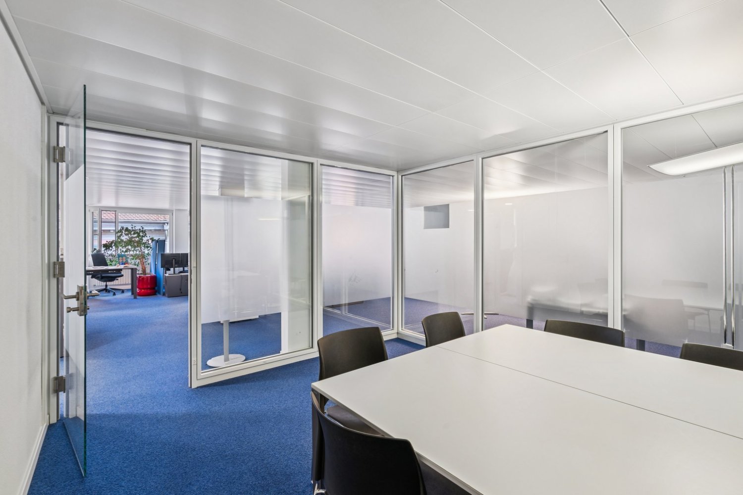 218m² office