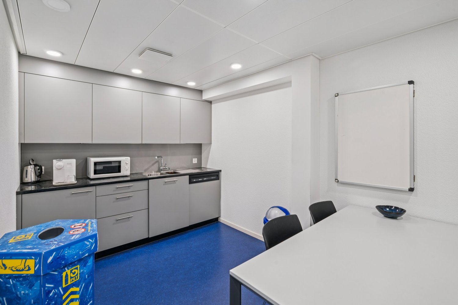 218m² office