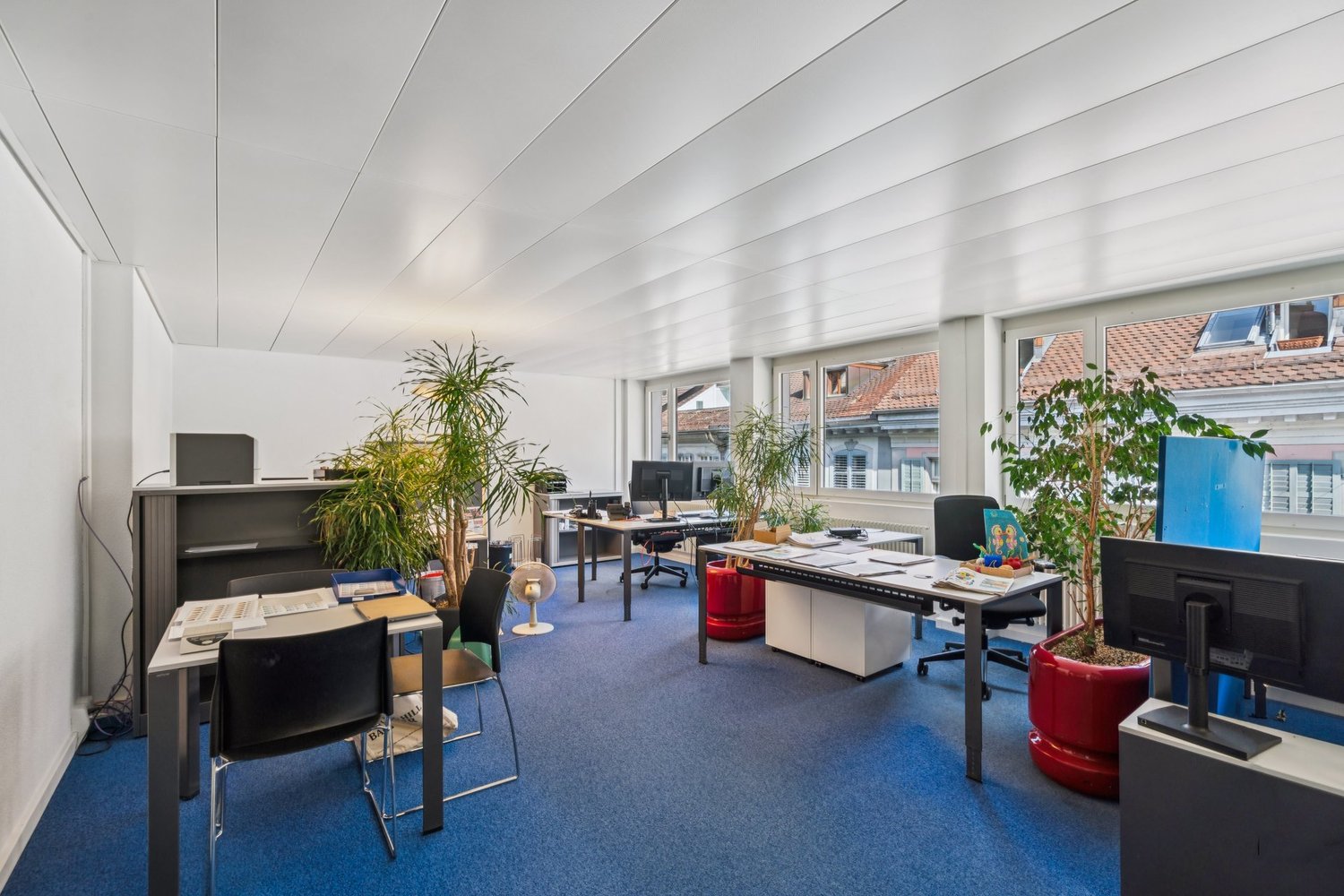 218m² office