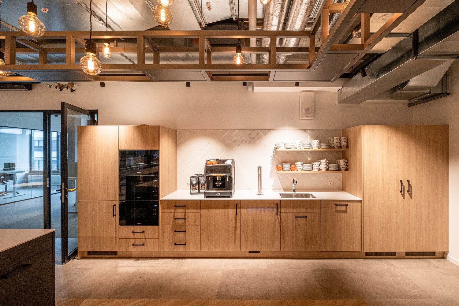 702m² commercial