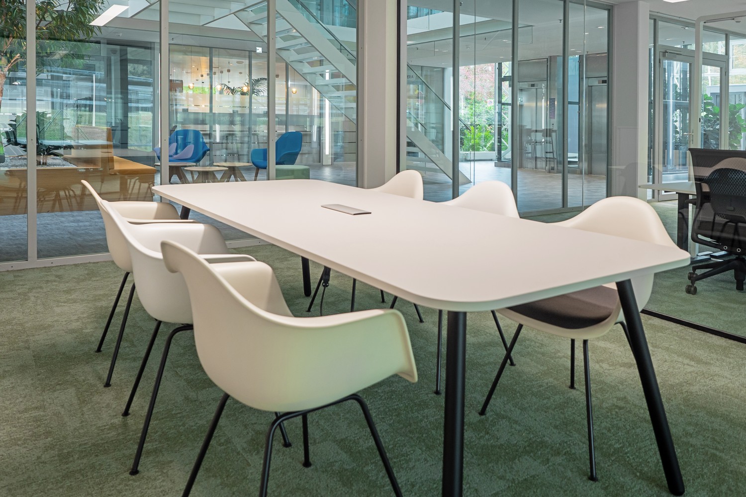 256-3300m² office