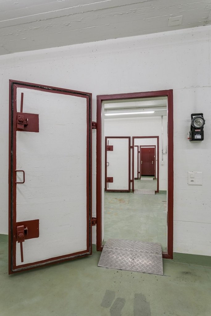 Local de stockage de 310m², photo 7 sur 8