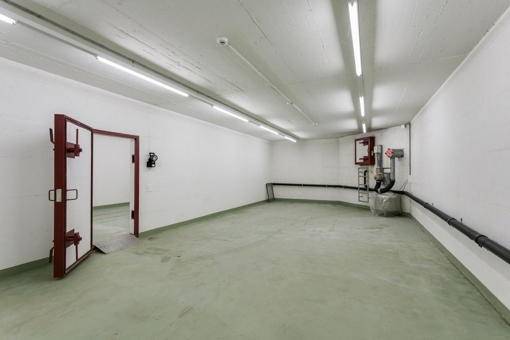 Local de stockage de 310m², photo 3 sur 8