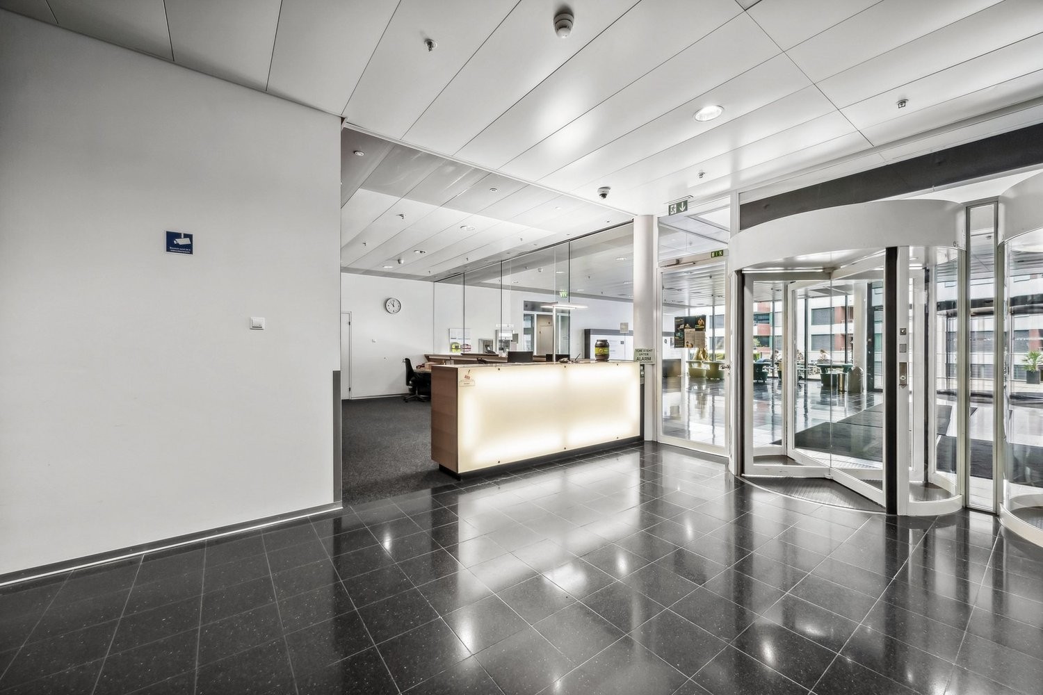750m² commercial