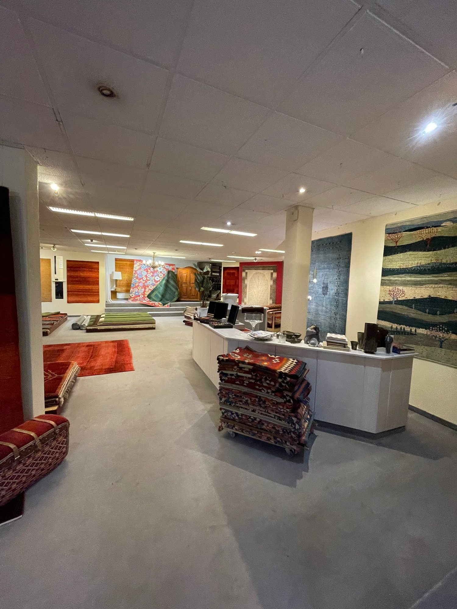 190m² shop