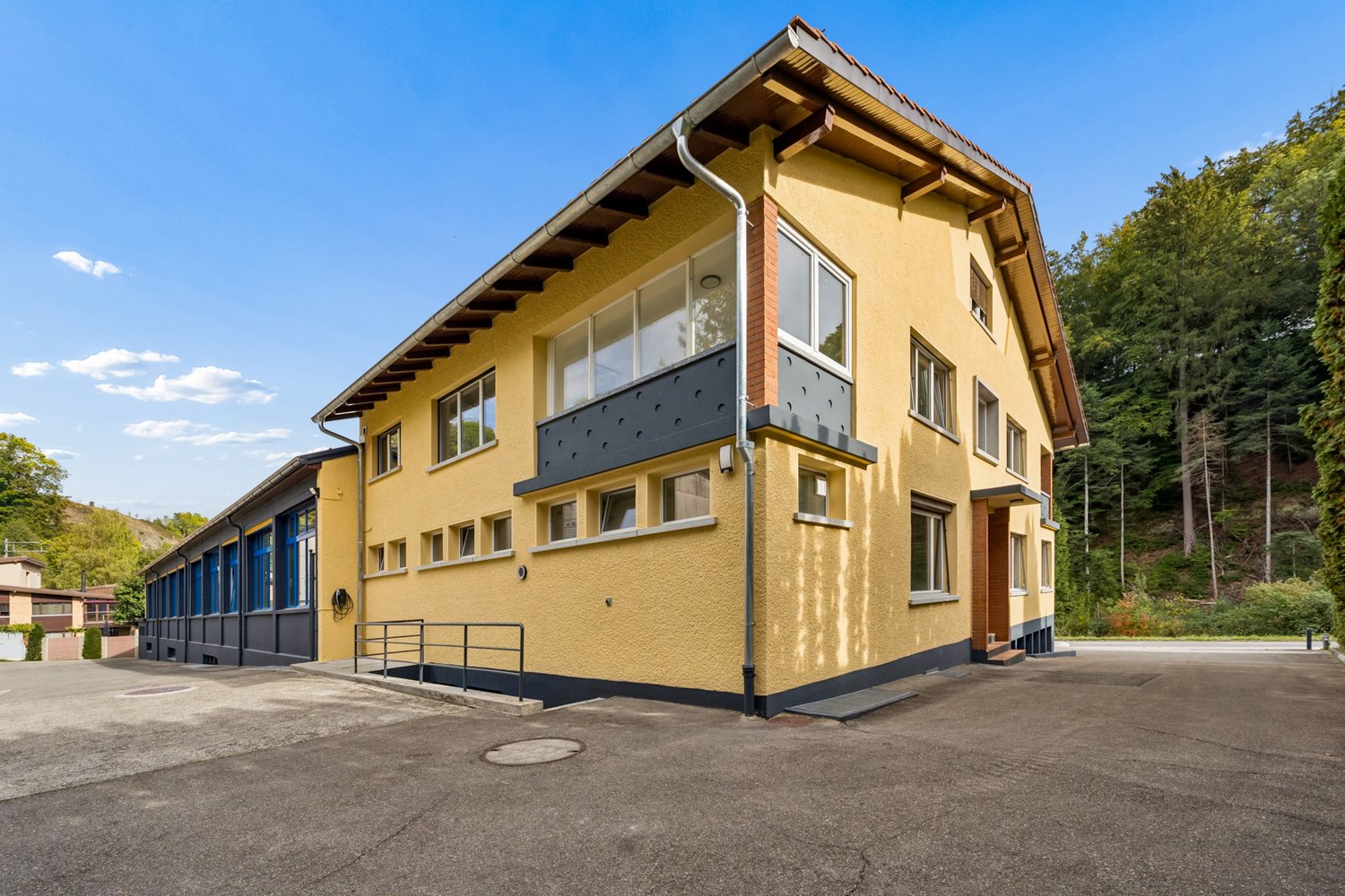 3890m² commercial, photo 1 sur 10
