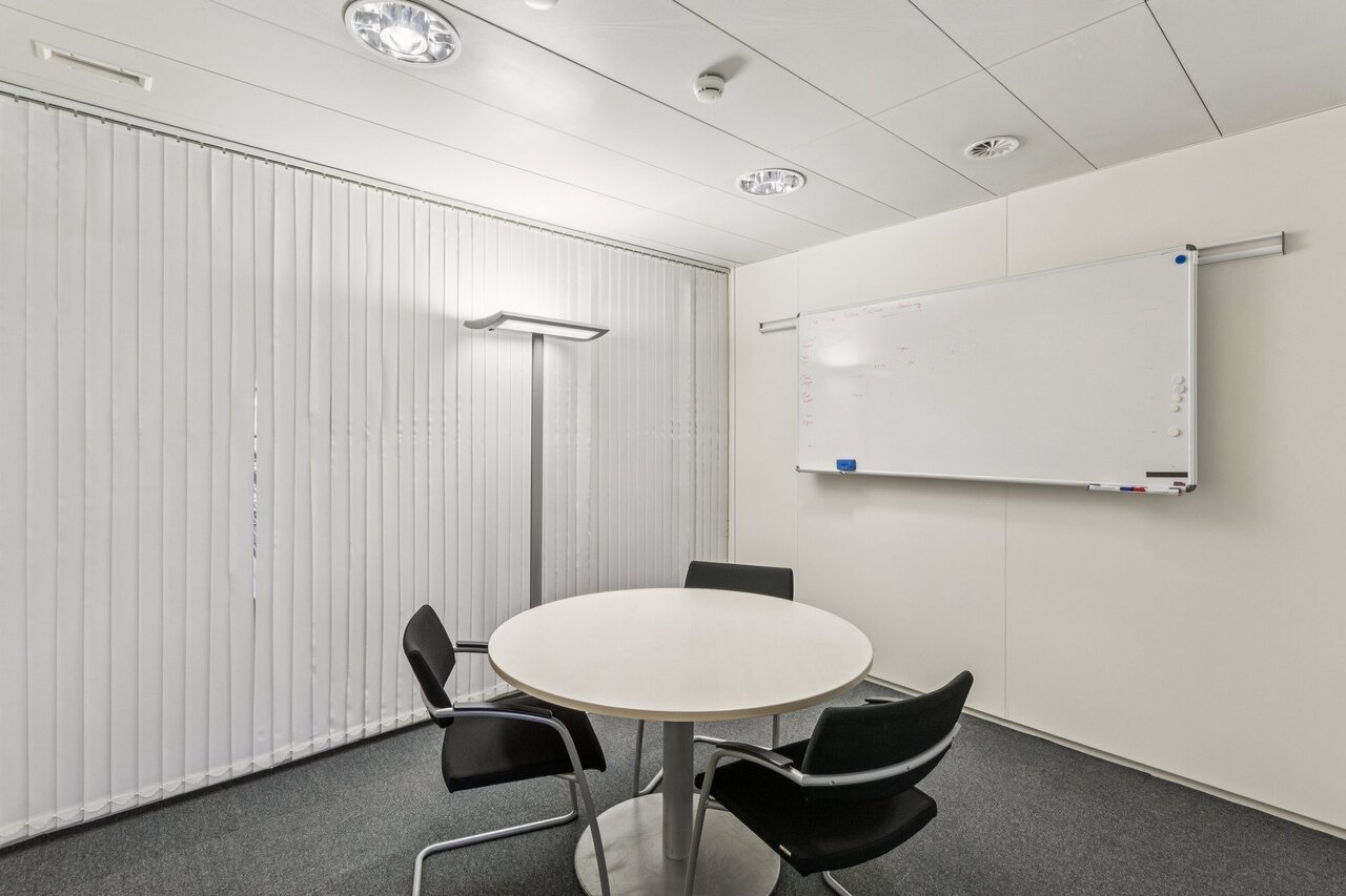 336m² office