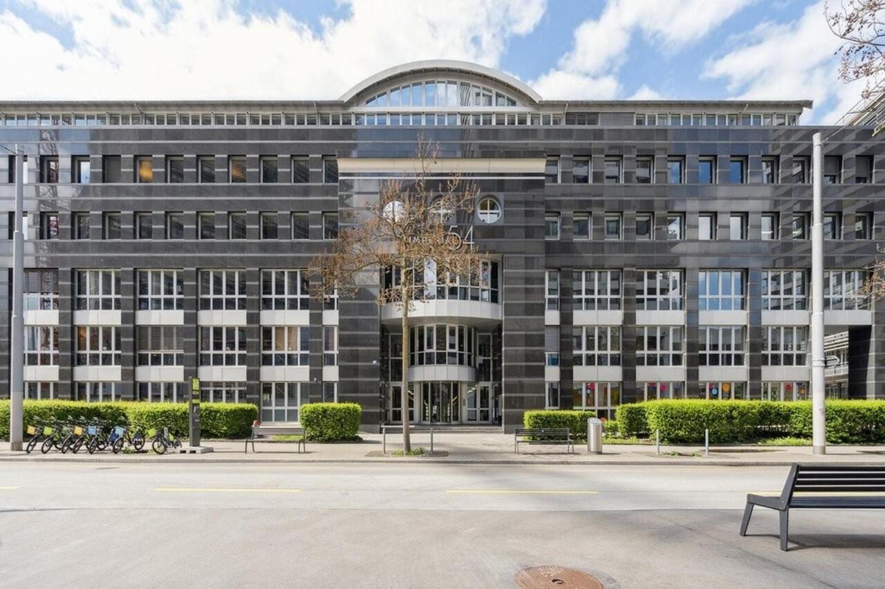 336m² office