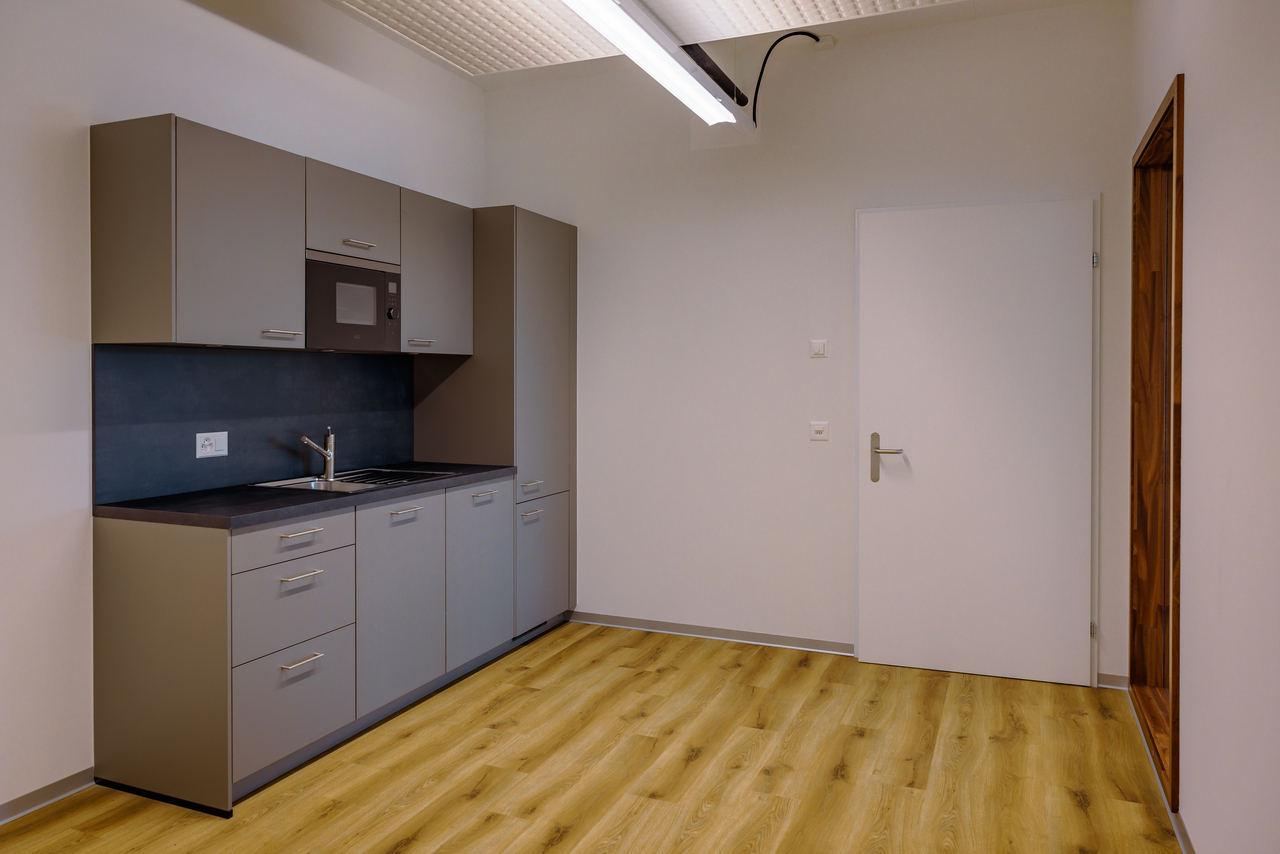89m² office