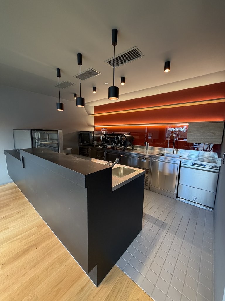 84m² Laden