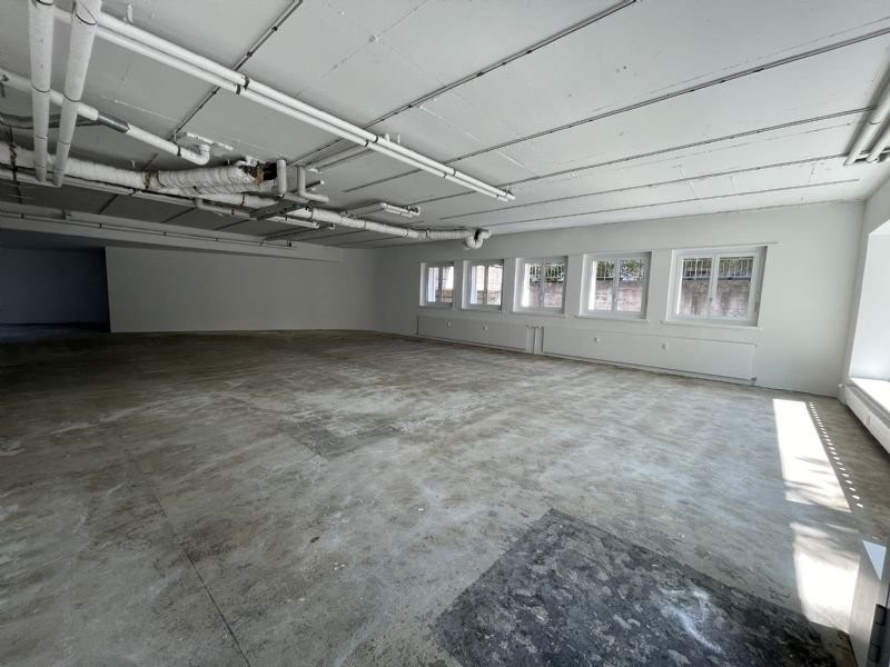 260m² commerciale, foto 3 di 7