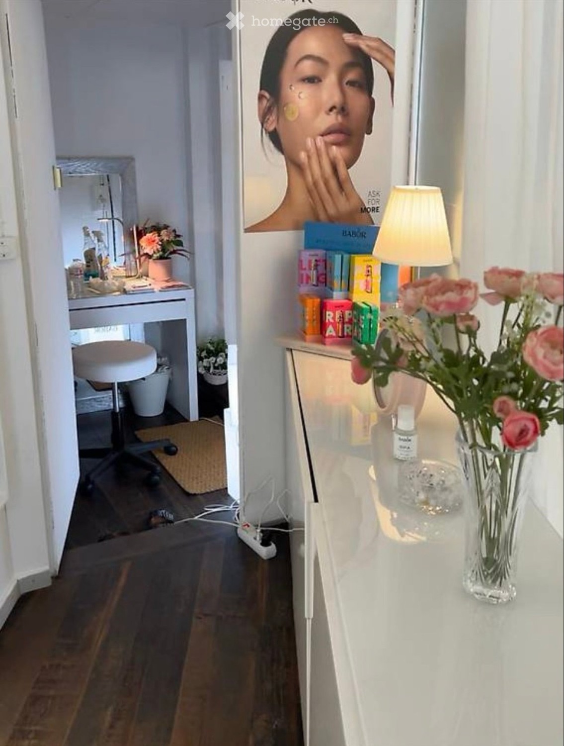 Commercial, Foto 1 von 2