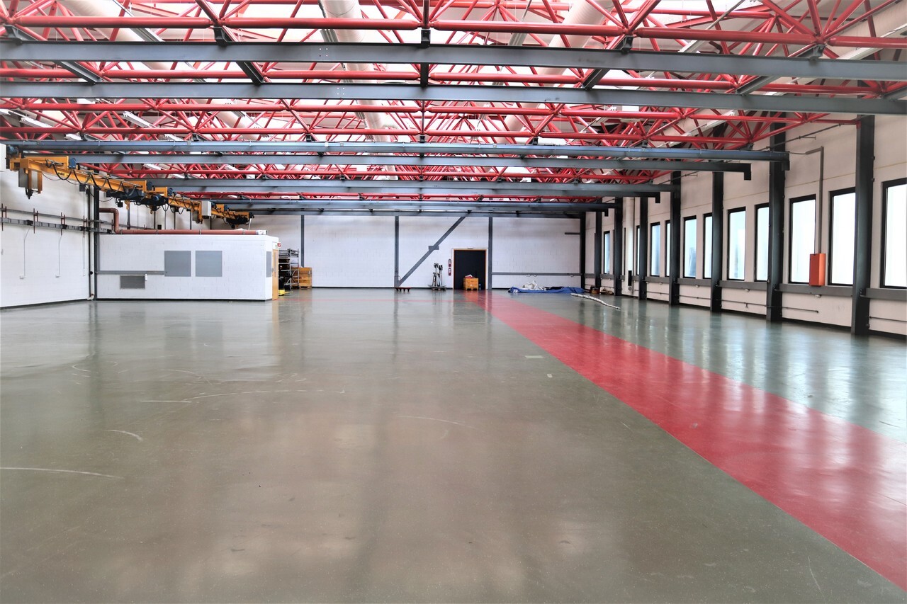 1296m² industrial object, photo 3 sur 4