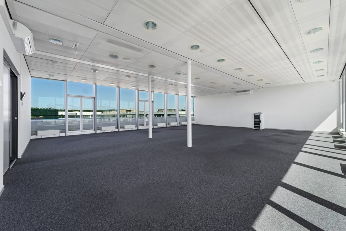 148m² office