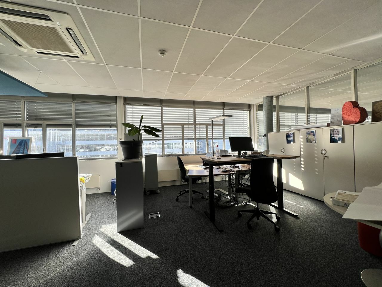400m² office