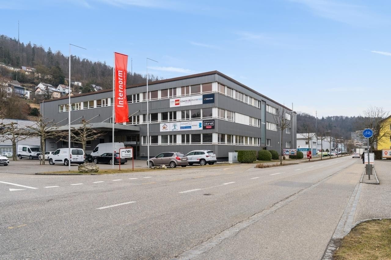 Commercial, Foto 1 von 10