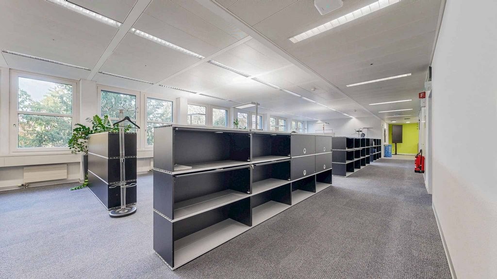 210m² office
