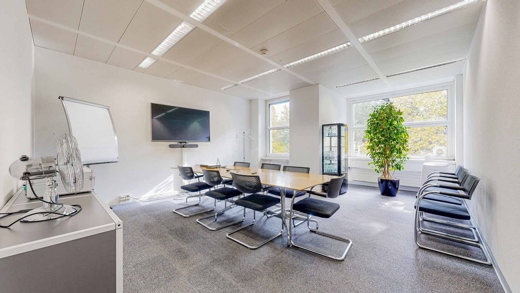 210m² office