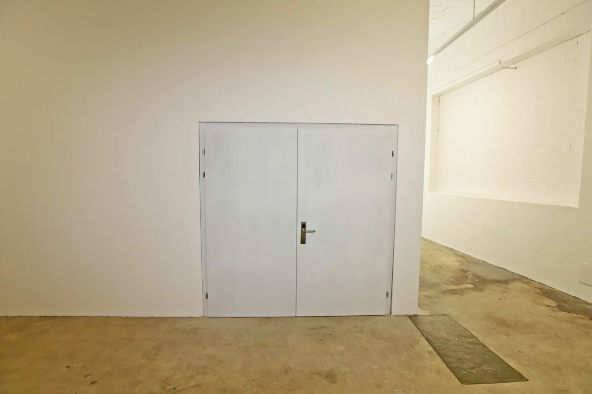 560m² storage room