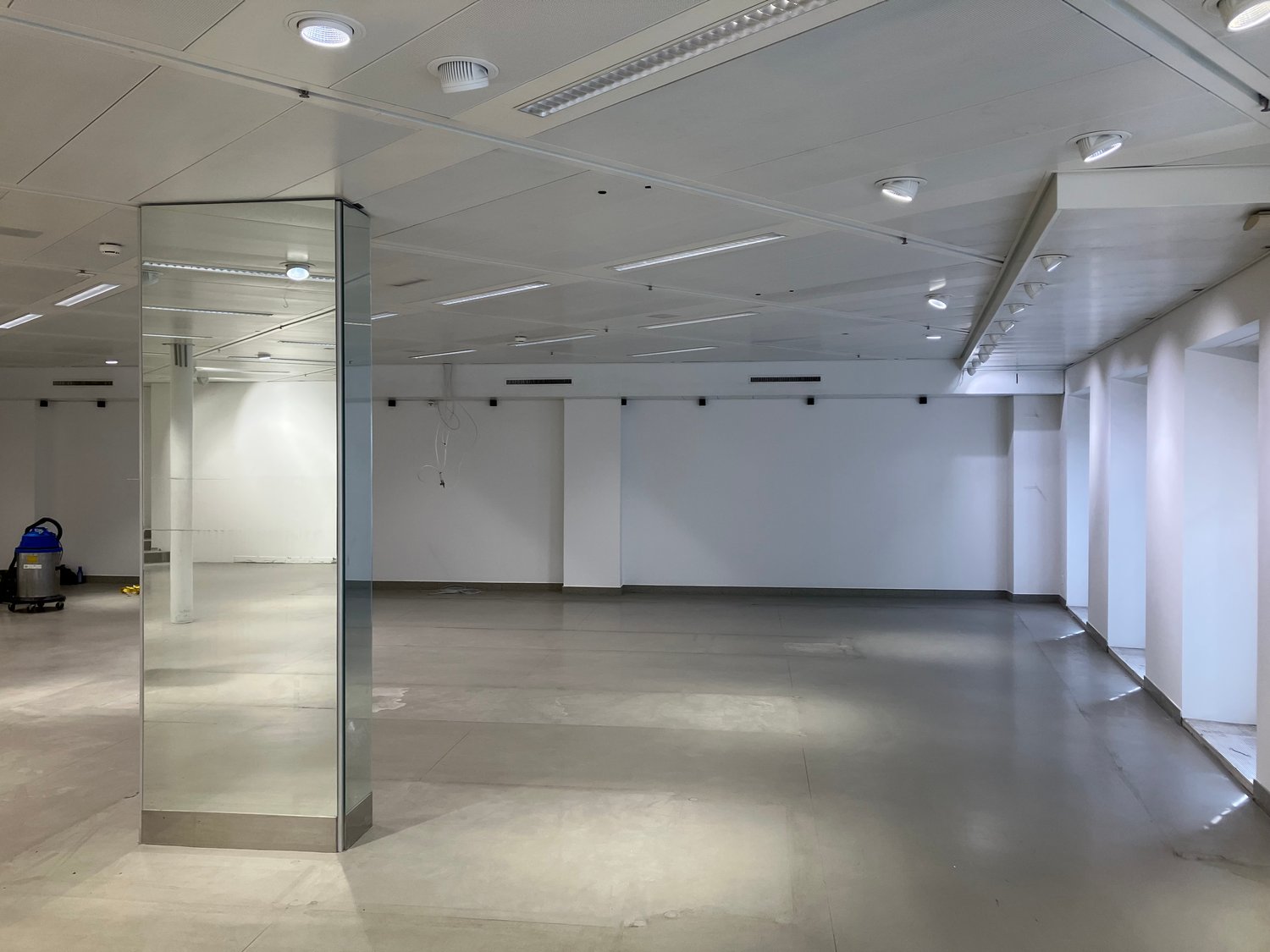 260m² office
