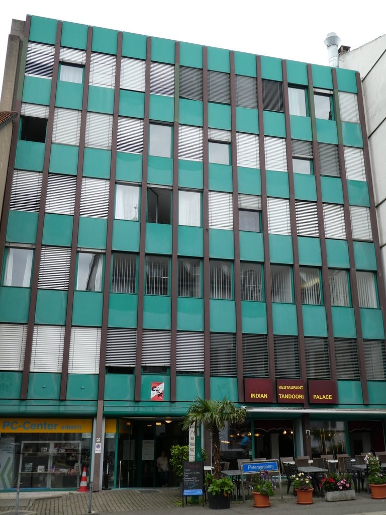130m² shop