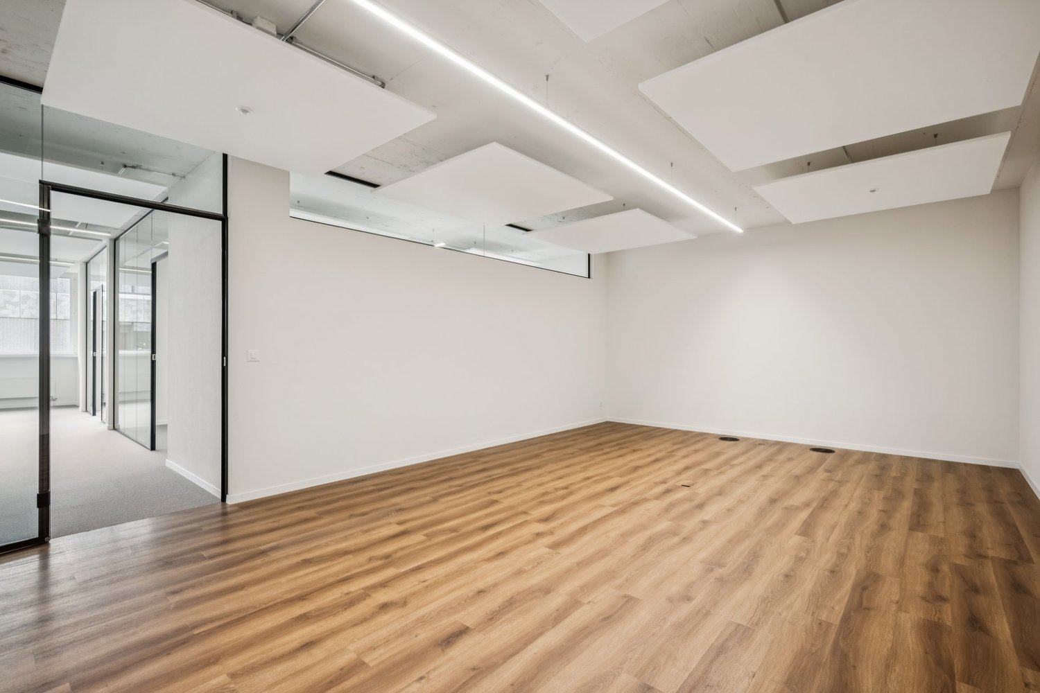 218m² office