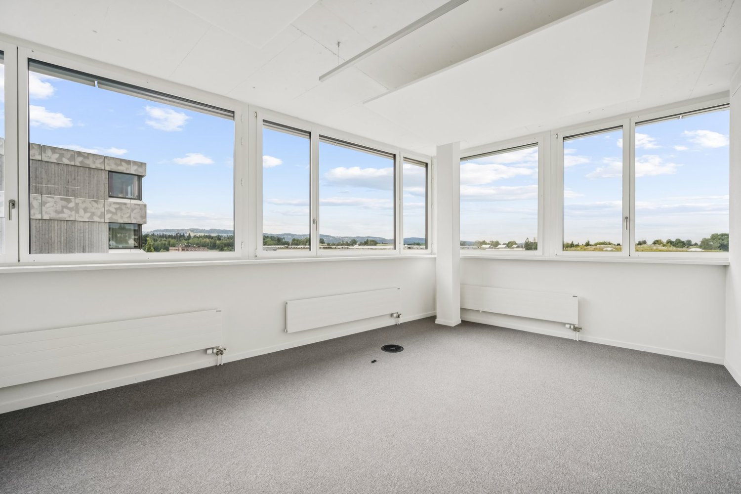 218m² office