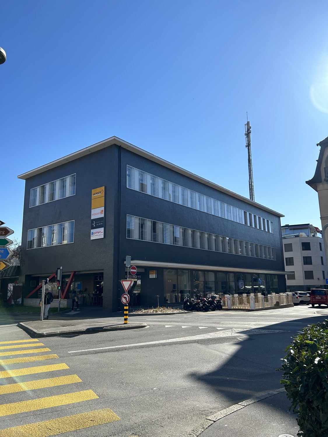 361m² office