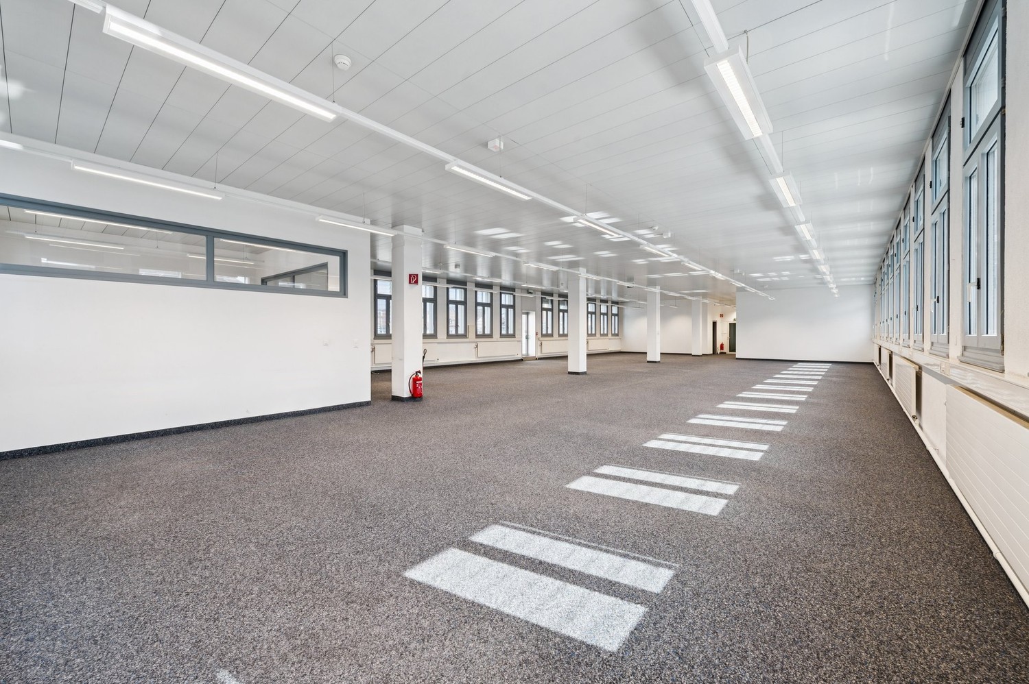 361m² office